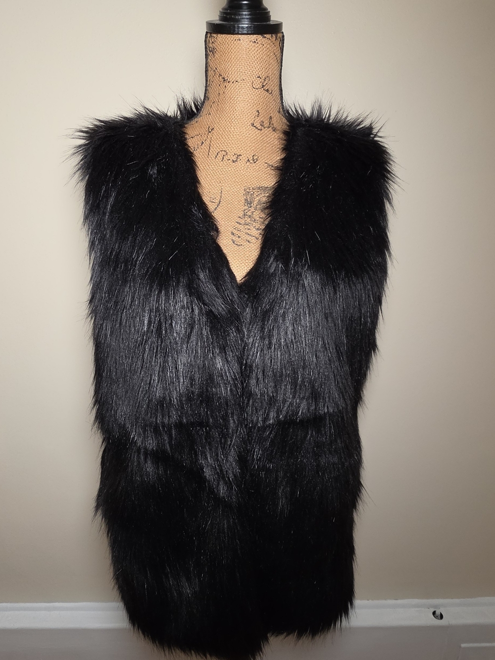 Black Faux Fur Vest with Chinese Label• Ai Luo Bao Dan)